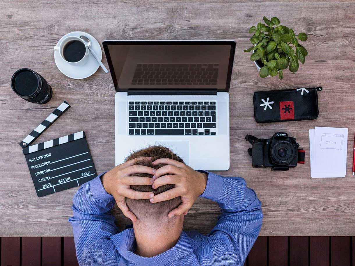 photo d'une personne harcelée au travail